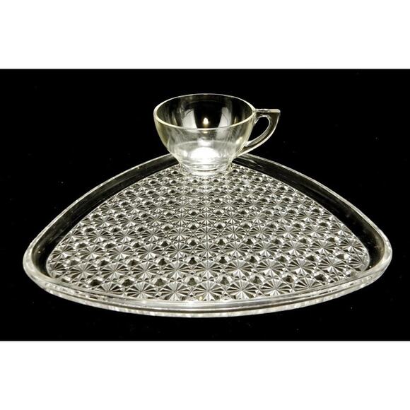 Vintage Indiana Glass Daisy & Button Snack Set 12 Plates 12 Cups - Picture 6 of 7